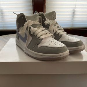 WMNS Air Jordan 1 Mid Size 5.5